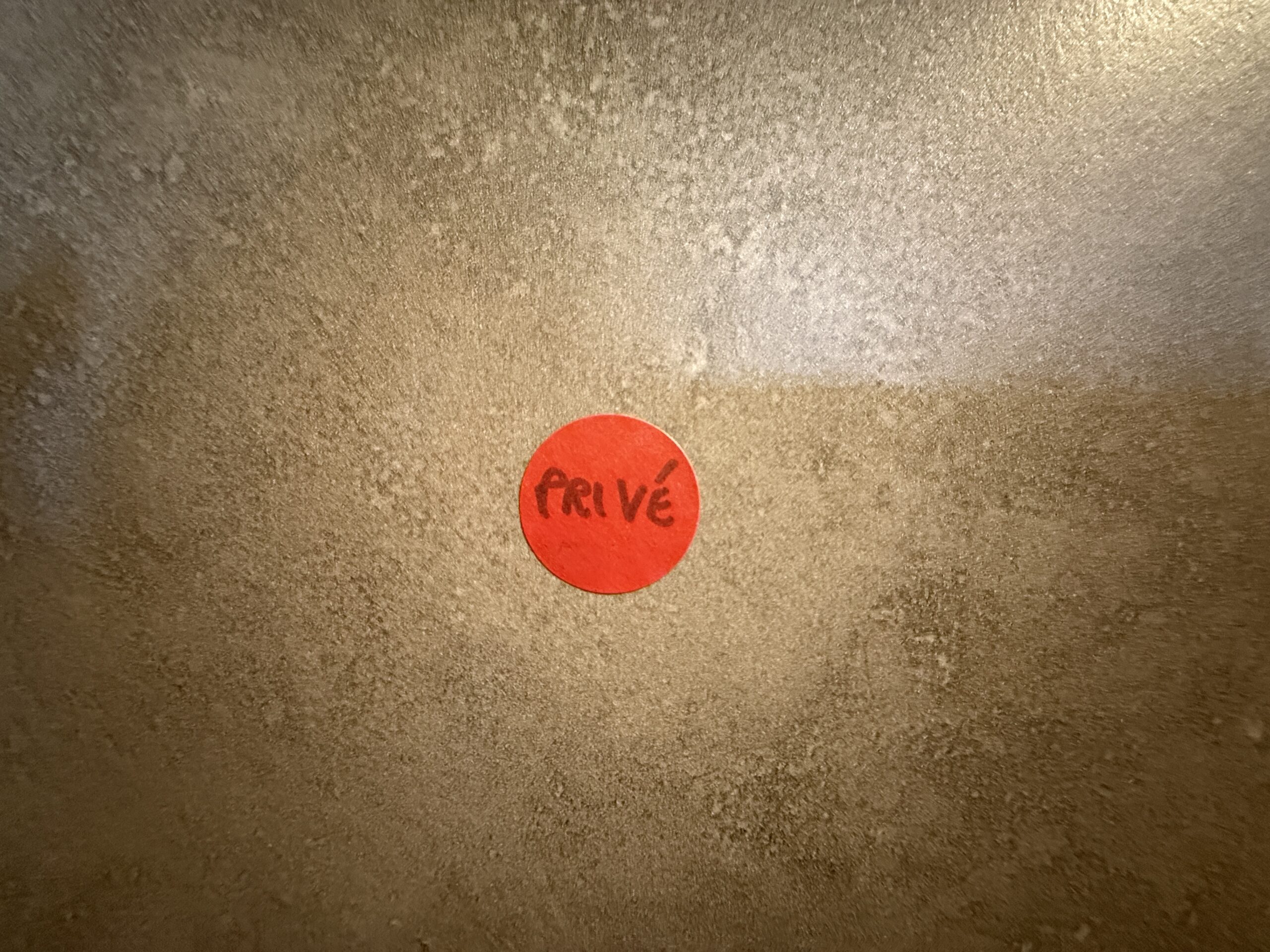 Pastille rouge = accès non autorisé