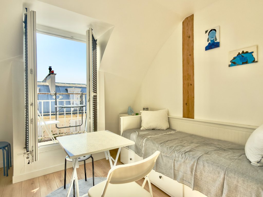 Studio rue Martel avec balcon