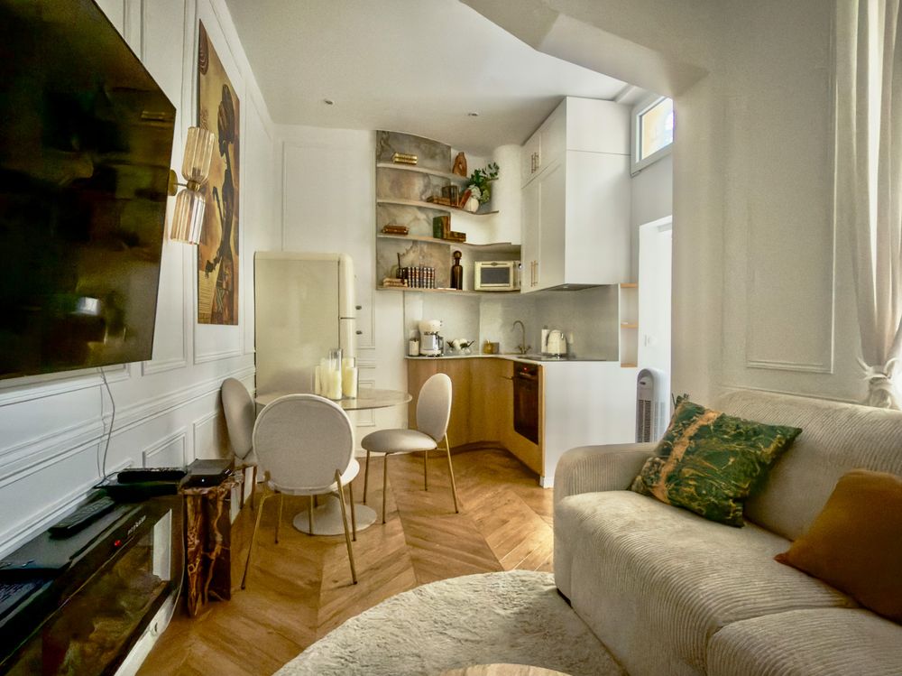Appartement 2 pièces refait à neuf près des Champs-Élysées